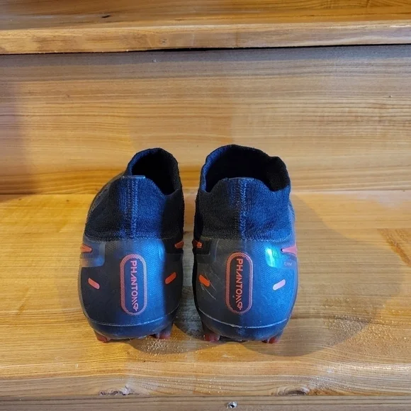 Nike Phantom Black & Red detail Men's pull on soccer cleats 7.5 - Picture 3 of 9